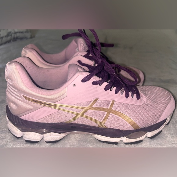 Pre-Owned. Asics Gel-Glorify 4, tennis shoes. - Picture 9 of 9